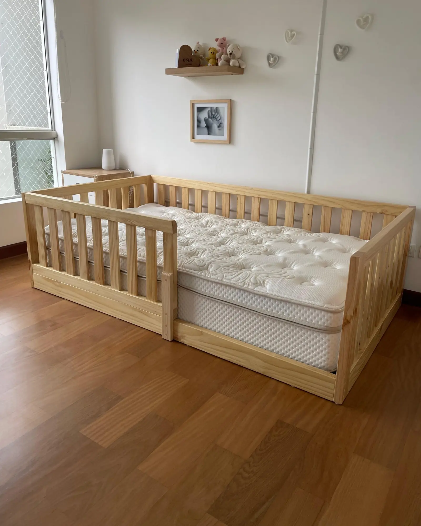 Cama Senku Kids en una habitación luminosa